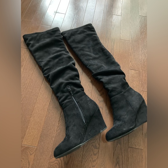 Chinese Laundry over the knee black suede boots! Size 7, 23” tall (incl 3” heel) - Picture 2 of 4